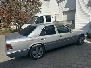 1994 Mercedes-Benz E-Класс 320 I (W124), серебристый, 450000 рублей, вид 4