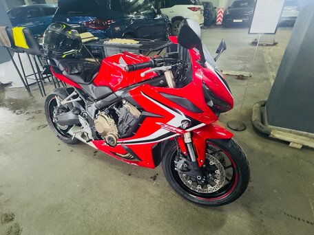 2020 Honda CBR 650R, красный, 900000 рублей, вид 3