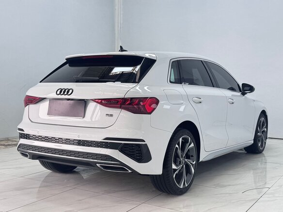 2022 Audi A3 Sportback 35 TFSI IV (8Y), белый, 2050000 рублей - вид 3