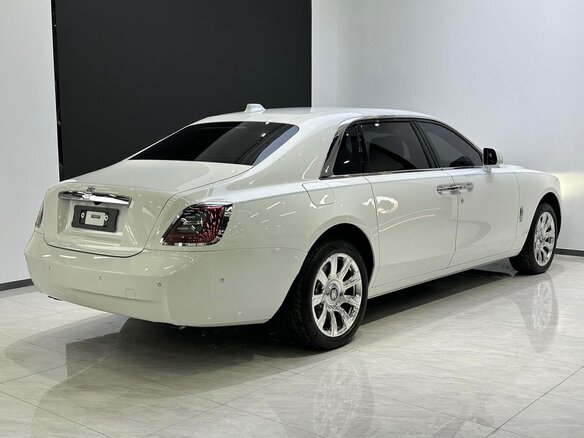 2025 Rolls-Royce Ghost Extended II Рестайлинг (Series II), белый, 43000000 рублей - вид 2