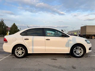 2014 Volkswagen Polo V, белый, 650000 рублей, вид 4