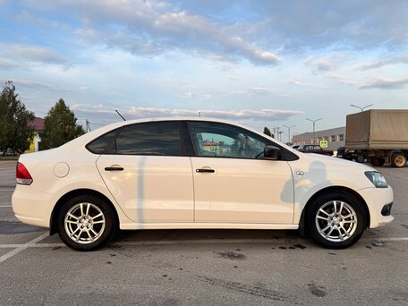 2014 Volkswagen Polo V, белый, 650000 рублей, вид 4