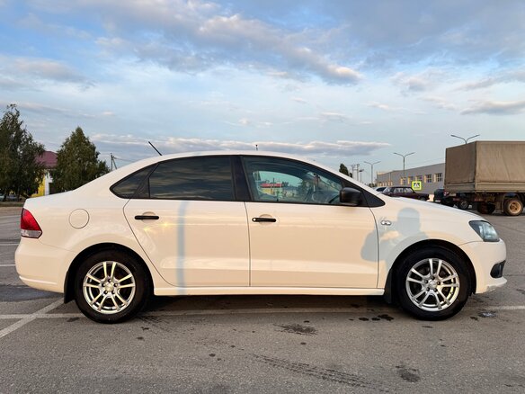 2014 Volkswagen Polo V, белый, 650000 рублей - вид 3