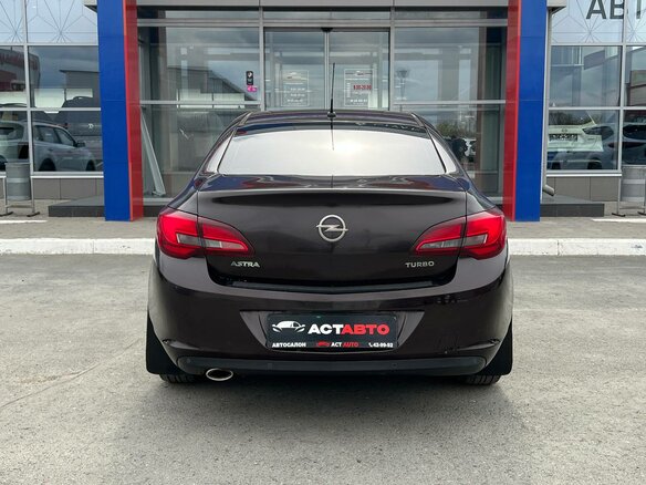 2013 Opel Astra J Рестайлинг, коричневый, 700000 рублей - вид 4