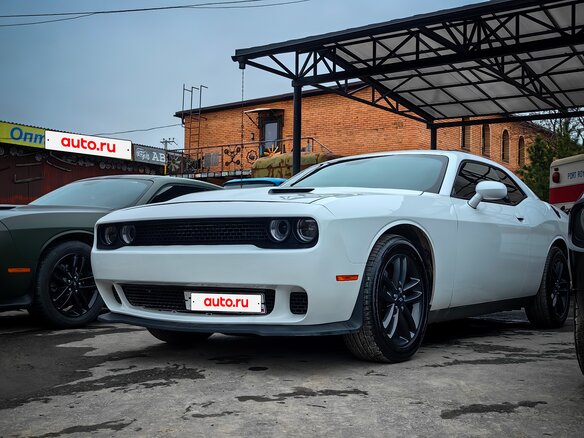 2018 Dodge Challenger III Рестайлинг 2, белый, 3590000 рублей - вид 1