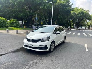 2022 Honda Fit IV Рестайлинг, белый, 1110000 рублей, вид 1