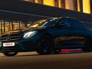 2017 Mercedes-Benz E-Класс 200 V (W213, S213, C238), чёрный, 3000000 рублей, вид 4