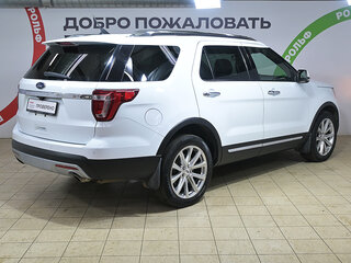 2017 Ford Explorer V Рестайлинг, белый, 2238000 рублей, вид 3