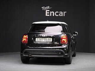2022 Mini Hatch Cooper III (F55/F56) Рестайлинг 2, чёрный, 1825000 рублей, вид 4