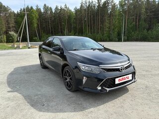 2017 Toyota Camry VII (XV50) Рестайлинг 2, серый, 1950000 рублей, вид 1