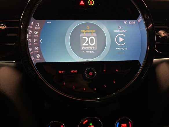 2022 Mini Hatch Cooper III (F55/F56) Рестайлинг 2, серебристый, 2850000 рублей - вид 11