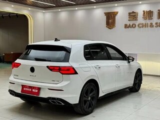 2023 Volkswagen Golf VIII, белый, 1970000 рублей, вид 4