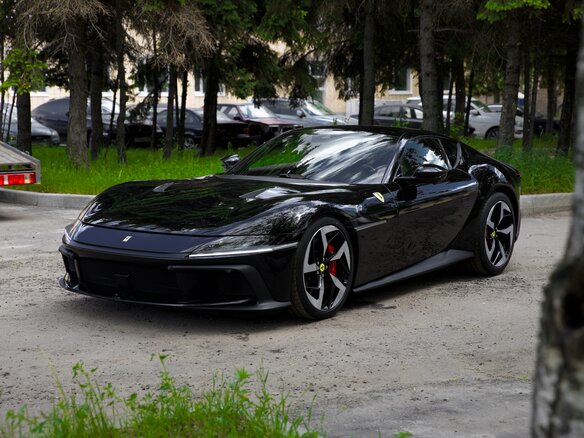2026 Ferrari 12Cilindri, чёрный, 59900000 рублей - вид 1