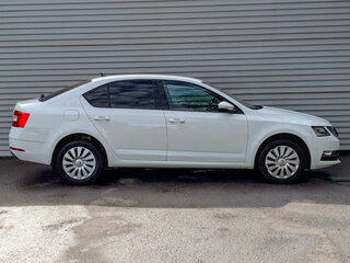 2020 Skoda Octavia III (A7) Рестайлинг, белый, 1670000 рублей, вид 4