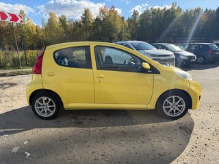2010 Peugeot 107 I Рестайлинг, жёлтый, 380000 рублей, вид 3