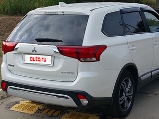 2018 Mitsubishi Outlander III Рестайлинг 3, белый, 1820000 рублей, вид 3