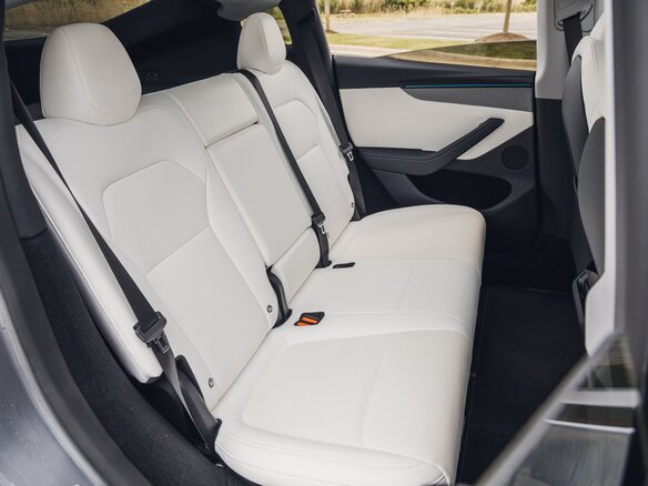 2026 Tesla Model Y Long Range I Рестайлинг, серебристый - вид 13