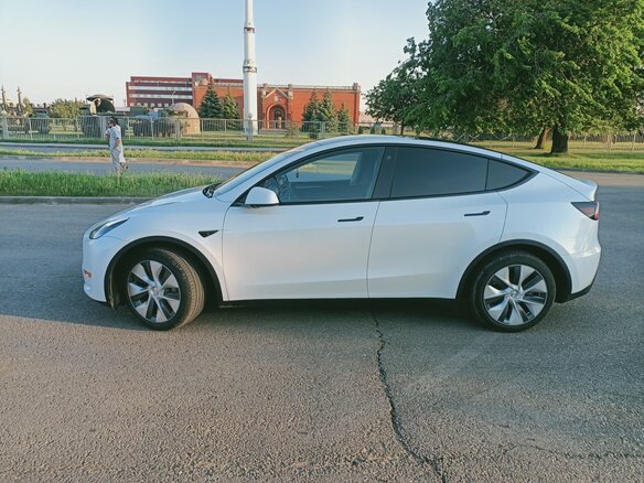 2023 Tesla Model Y Long Range I, белый, 5500000 рублей - вид 5