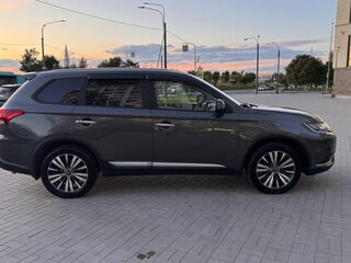 2019 Mitsubishi Outlander III Рестайлинг 3, серый, 2170000 рублей, вид 3