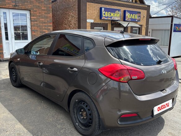 2013 Kia Ceed II, коричневый, 830000 рублей - вид 2