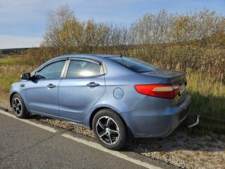 2014 Kia Rio 6-speed III, голубой, 830000 рублей, вид 4