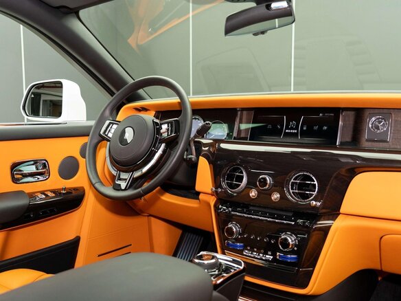 2023 Rolls-Royce Phantom Extended VIII Рестайлинг (Series II), белый, 49100000 рублей - вид 6