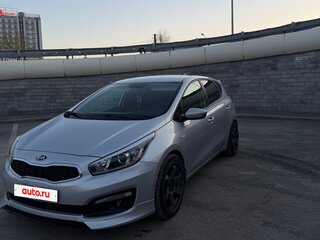 2017 Kia Ceed II Рестайлинг, серебристый, 1400000 рублей, вид 1