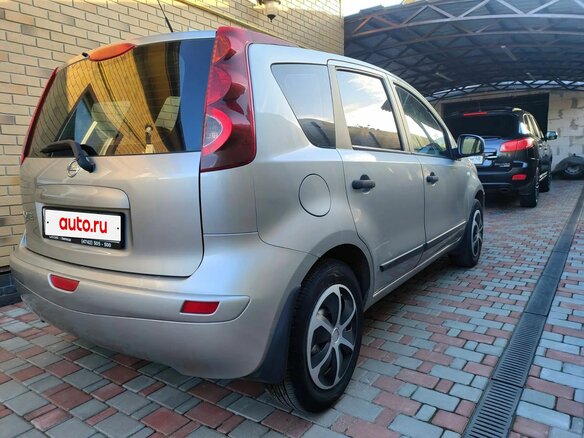 2011 Nissan Note I Рестайлинг, серебристый, 640000 рублей - вид 4