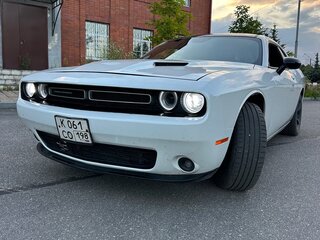 2018 Dodge Challenger III Рестайлинг 2, белый, 3650000 рублей, вид 4