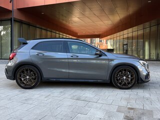2017 Mercedes-Benz GLA AMG 45 AMG I (X156) Рестайлинг, серый, 2100000 рублей, вид 4