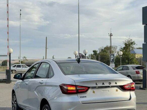 2026 Lada (ВАЗ) Vesta I Рестайлинг (NG), серебристый, 2035000 рублей - вид 5