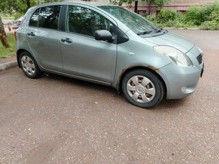 2007 Toyota Yaris II, серебристый, 380000 рублей, вид 2