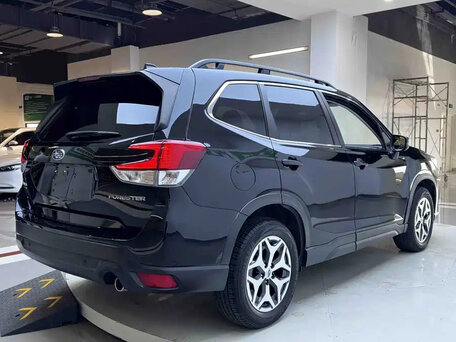 2023 Subaru Forester V Рестайлинг, чёрный, 2500000 рублей, вид 4