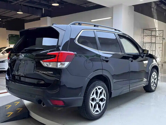 2023 Subaru Forester V Рестайлинг, чёрный, 2500000 рублей - вид 3