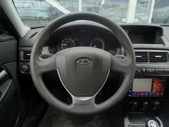 2018 Lada (ВАЗ) Priora I Рестайлинг, белый, 505000 рублей - вид 13