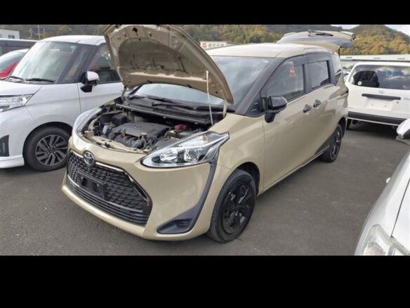 2020 Toyota Sienta II Рестайлинг, бежевый, 1500000 рублей - вид 2