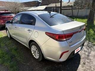2018 Kia Rio IV, серебристый, 1370000 рублей, вид 2