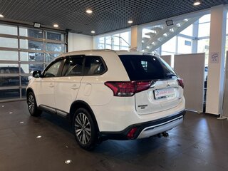 2019 Mitsubishi Outlander III Рестайлинг 3, белый, 2291000 рублей, вид 5