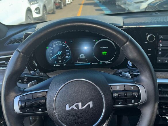 2022 Kia K5 III, серый, 4000000 рублей - вид 8