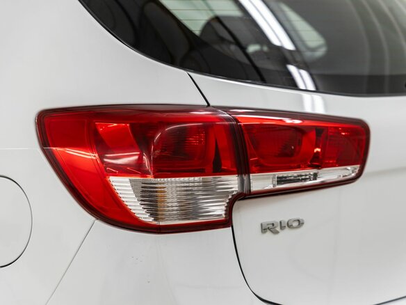 2015 Kia Rio 6-speed III, белый, 1268000 рублей - вид 11
