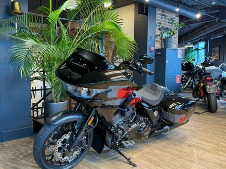 2025 Harley-Davidson CVO Road Glide ST, серый, 6500000 рублей, вид 4