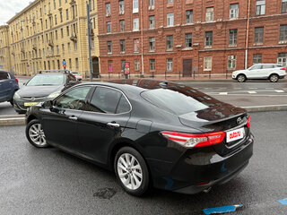 2022 Toyota Camry VIII (XV70) Рестайлинг, чёрный, 3100000 рублей, вид 4