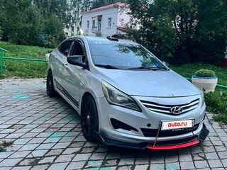2015 Hyundai Solaris I Рестайлинг, серебристый, 600000 рублей, вид 3