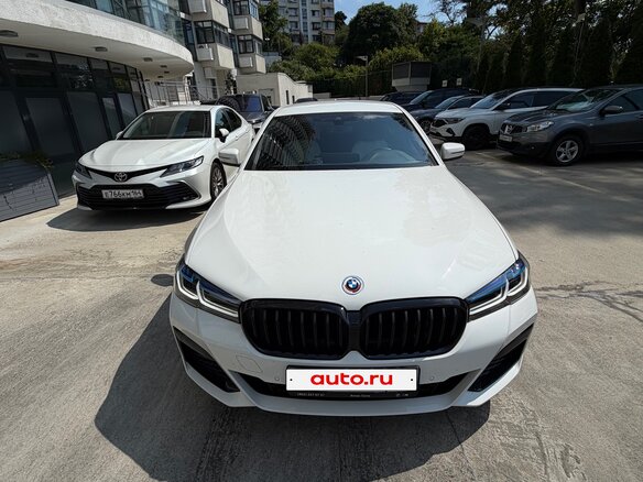 2022 BMW 5 серии 530i xDrive VII (G30/G31/G38) Рестайлинг, белый, 7000000 рублей - вид 2