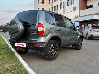 2017 Chevrolet Niva I Рестайлинг, серый, 580000 рублей, вид 3