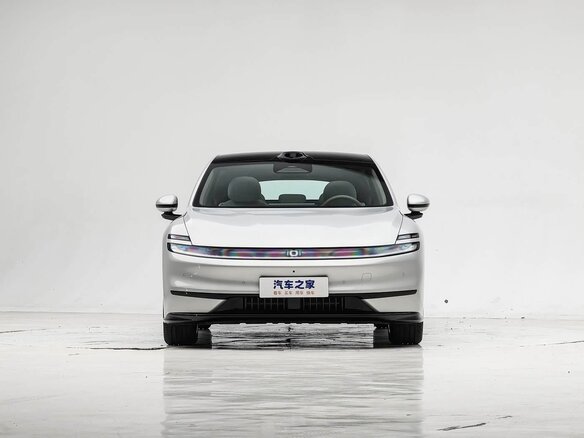 2026 Changan Qiyuan A06 28.39 kWh, серебристый, 2880000 рублей - вид 1