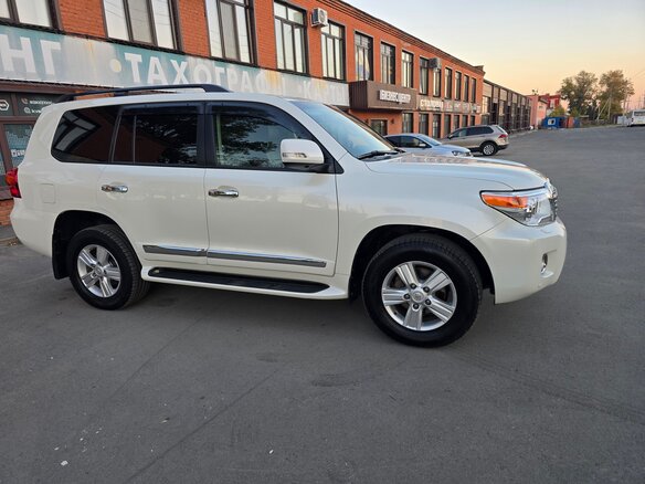 2015 Toyota Land Cruiser 200 Series Рестайлинг 1, белый - вид 21