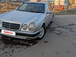 1998 Mercedes-Benz E-Класс 200 II (W210, S210), серебристый, 400000 рублей, вид 5