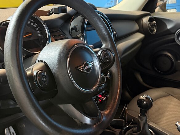 2018 Mini Hatch Cooper D III (F55/F56) Рестайлинг, серый, 1500000 рублей - вид 5