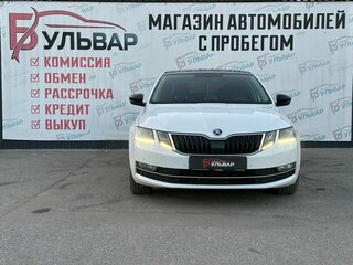 2017 Skoda Octavia III (A7) Рестайлинг, белый, 1550000 рублей, вид 3